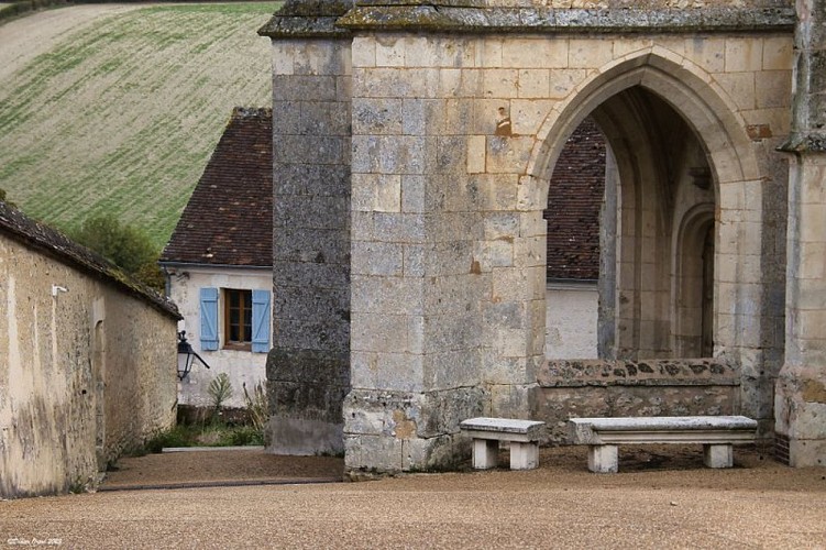 Porche de l'église de Vichères