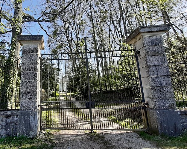 Entrée du château de Guibault