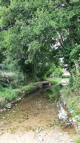 Un gué, près du hameau de La Cloche