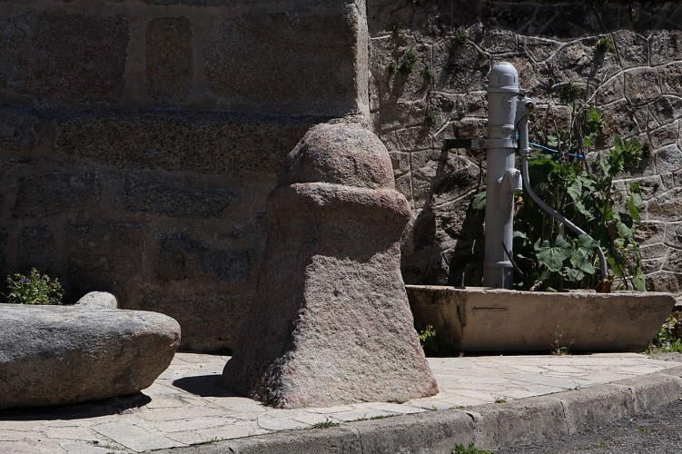 javerdat_2018_otpol-pierre-phallique