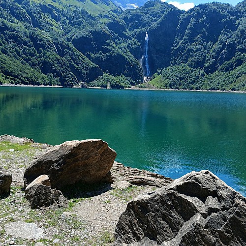 lac-oo-eau