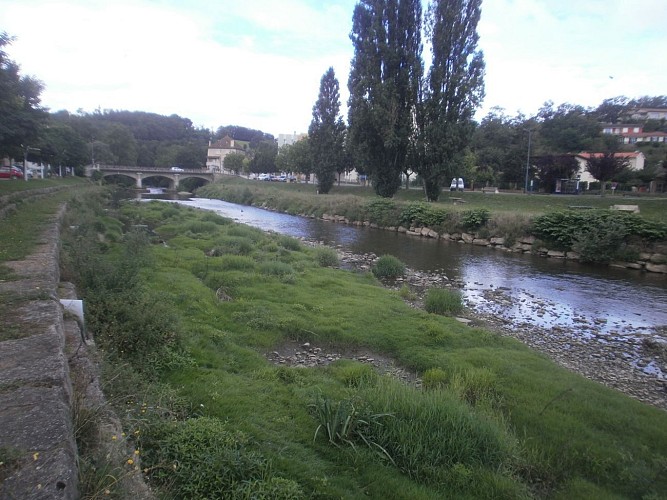 Lozanne - Le charme des pierres dorées en Beaujolais