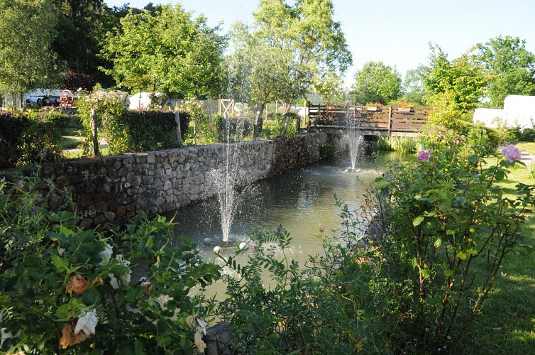 Roseraie des Villages de France - La-Celle-en-Morvan