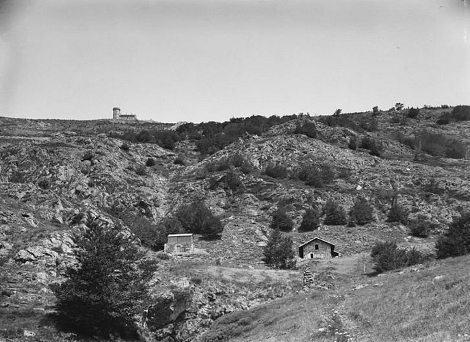 Le site en 1903,avec la bergerie qui sera transformée en laboratoire