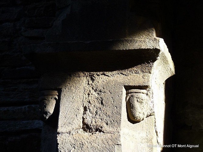 Pierre taillée de l’église de St- Marcel de Fontfouilhouse