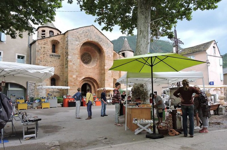 Ispagnac place de l'église