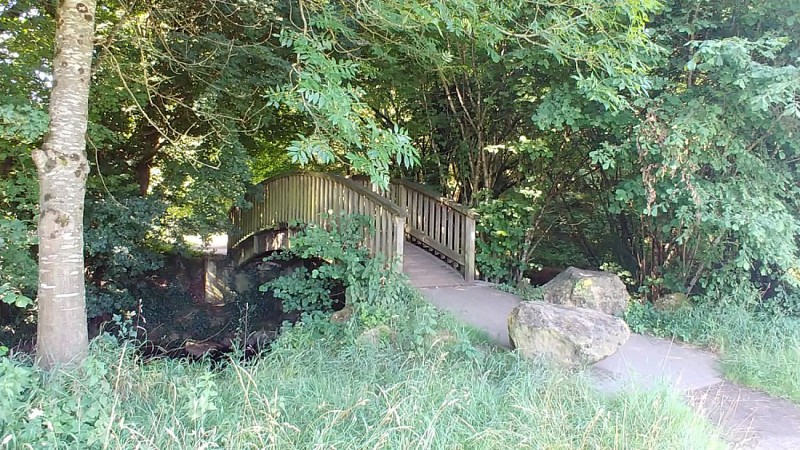 pont permettant l' acces chemin