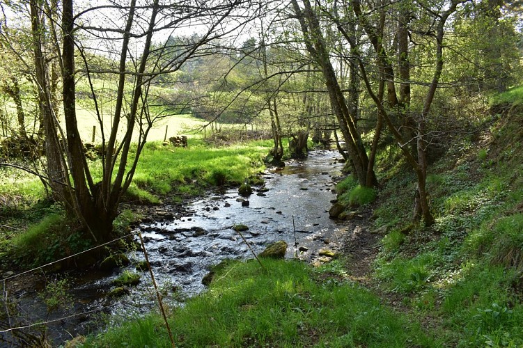 Chemin des écoliers de Chaliers-Margeride-Cantal-Auvergne