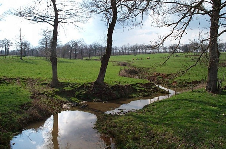 Oradour Fanais sentier la Blourde