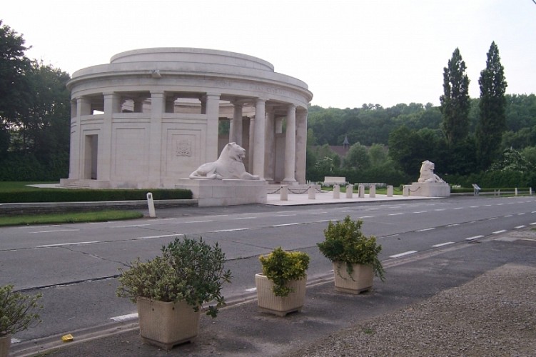 Le Mémorial de Ploegsteert et quelques cimetières militaires
