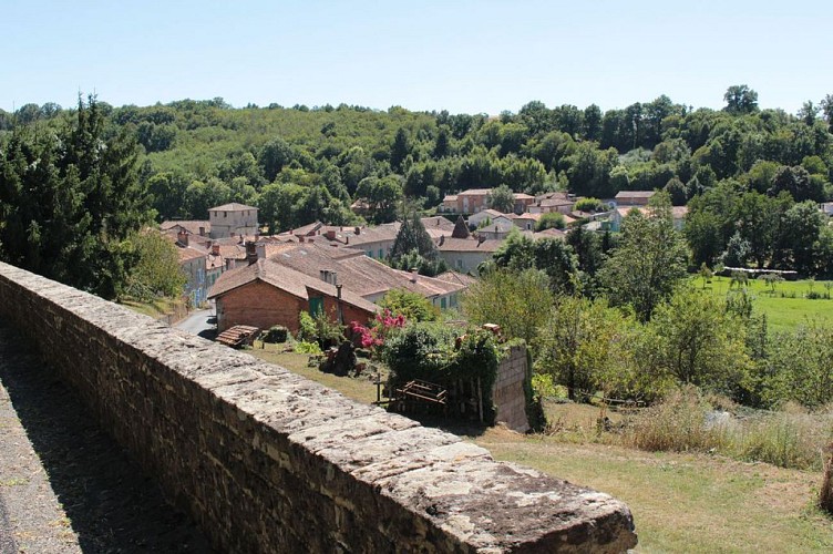 Vitrac St Vincent sentier Fontaine de la Broue