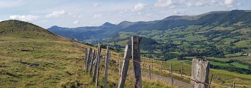 Le Claux et les contreforts du plateau du Limon
