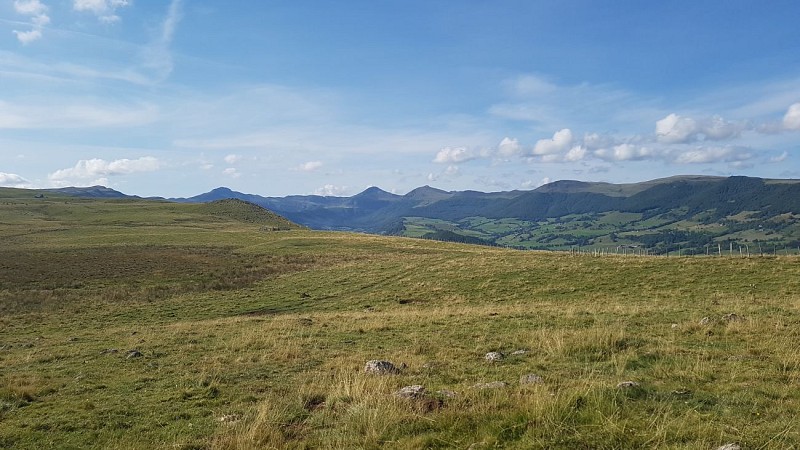 Le Claux et les contreforts du plateau du Limon
