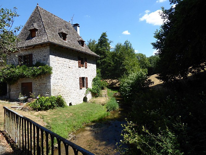 Le mur du diable à Junhac