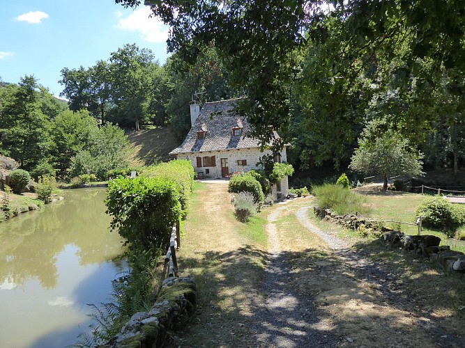 Le mur du diable à Junhac