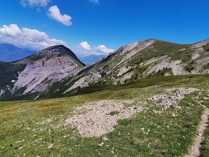 Rochassac and the Swallow Trail