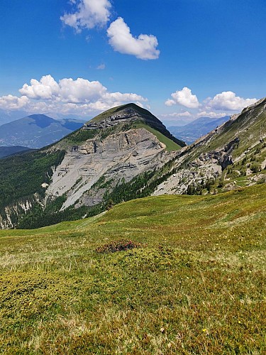 Rochassac and the Swallow Trail