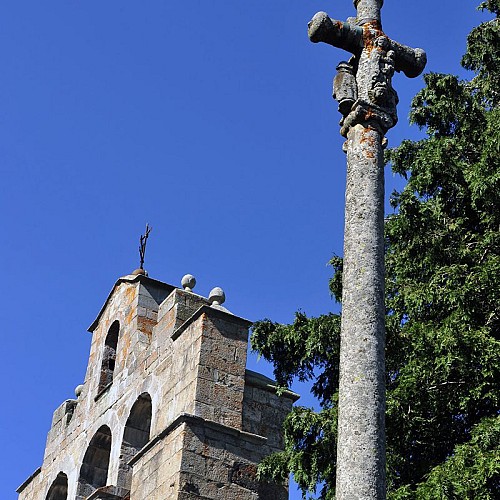 Eglise et croix de Saint-Front