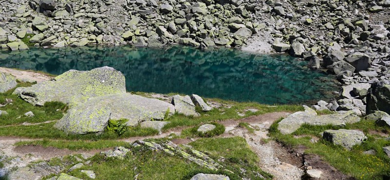Lac Bleu from Plan de l'Aiguille hiking