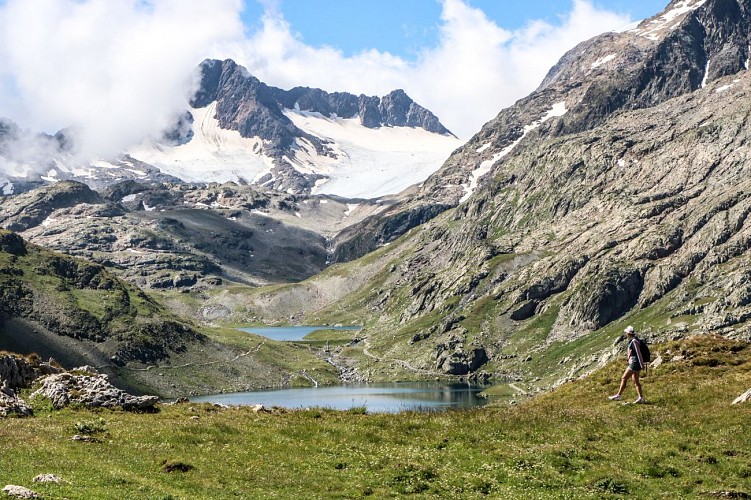 Les trois lacs depuis le Col de la Croix de Fer