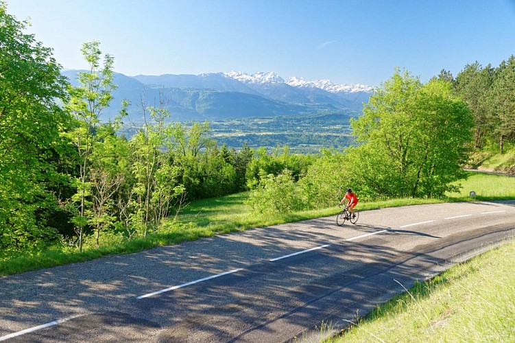 Cycling up Col du Frêne