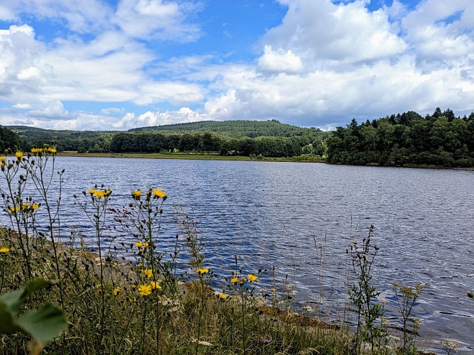 Etang St Hilaire les Courbes ©Manon Clavaud