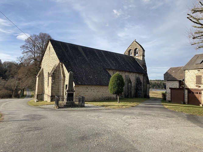 église - Saint-Hilaire-les-Courbes © L Golfier  (2)