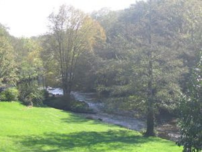 Châteauponsac, le sentier de Létrade