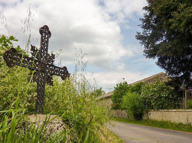04Vire-sur-Lot - Calvaire de Blazac© Lot Tourisme - C. Sanchez