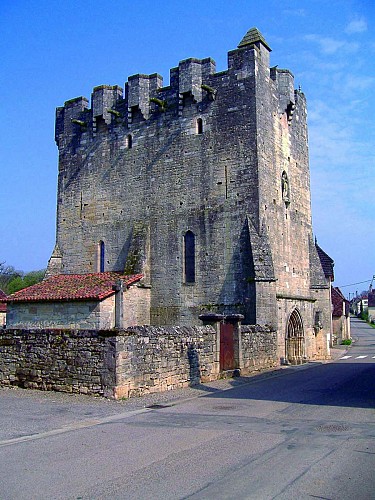 Rudelle, église fortifiée