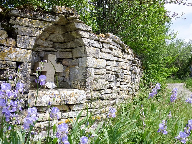 09Beauregard - Calvaire dans la pierre  © Lot Tourisme - C. Sanchez