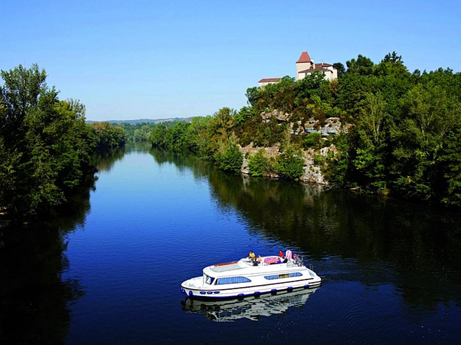 Douelle : Navigation sur la Rivère Lot