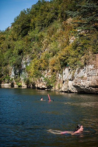 Baignade dans le Célé à Cabrerets_08 © Lot Tourisme - C. ORY