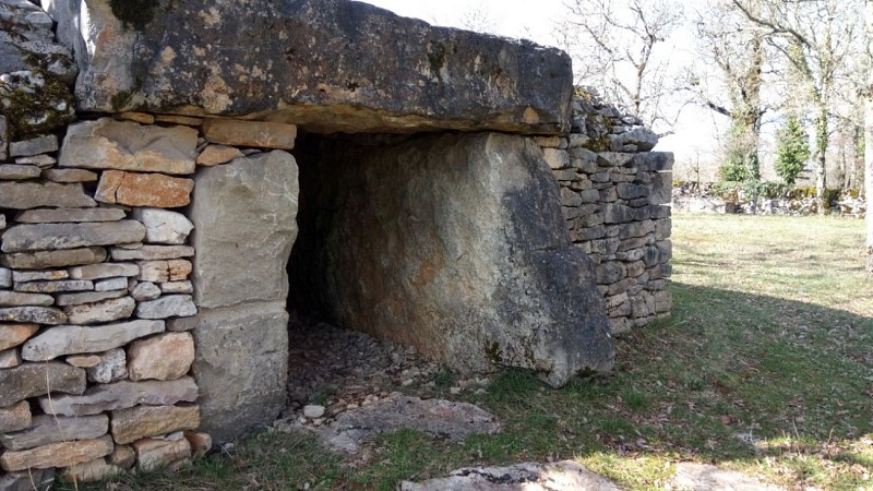 Dolmen contemporain 3 - PR Les Dolmens de Limogne en Quercy