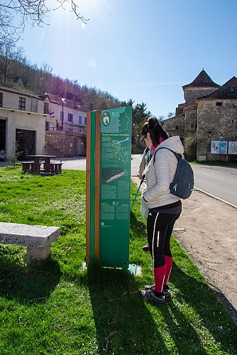 Départ du sentier karstique de Crégols
