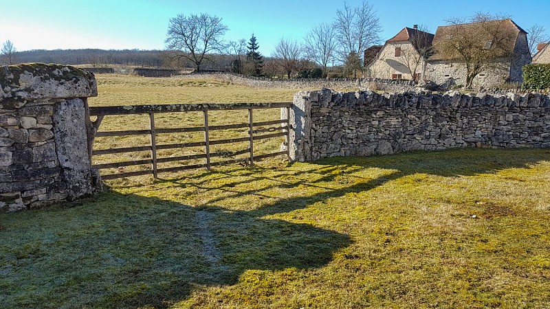 Muret de pierre - Le  Bastit