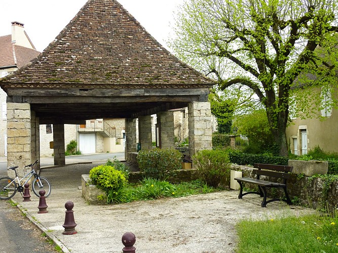 Creysse - La Halle au coeur du village © Lot Tourisme - C. Sanchez