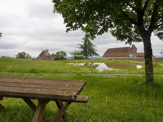 Espace pique nique à Artix _06 © Lot Tourisme - C. Sanchez