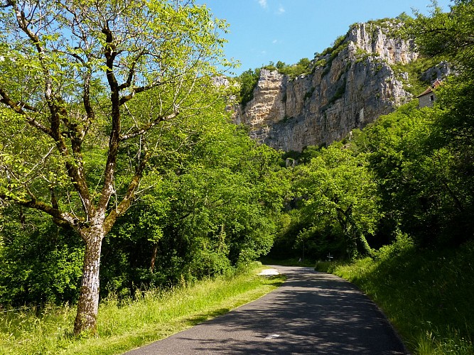 Sauliac - Balade sous le Roc_01 © Lot Tourisme - C. Sanchez