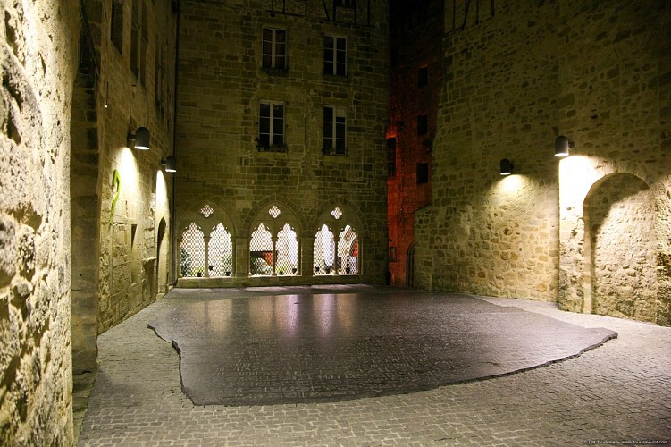 Figeac- Place des Ecritures 