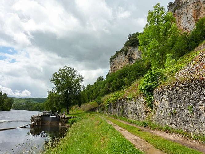 02Vers - Entre écluse et fallaise © Lot Tourisme - C. Sanchez