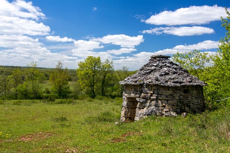 Cazelle sur le chemin des crêtes à Limogne
