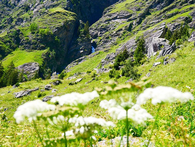Cascade en direction de Lécheron