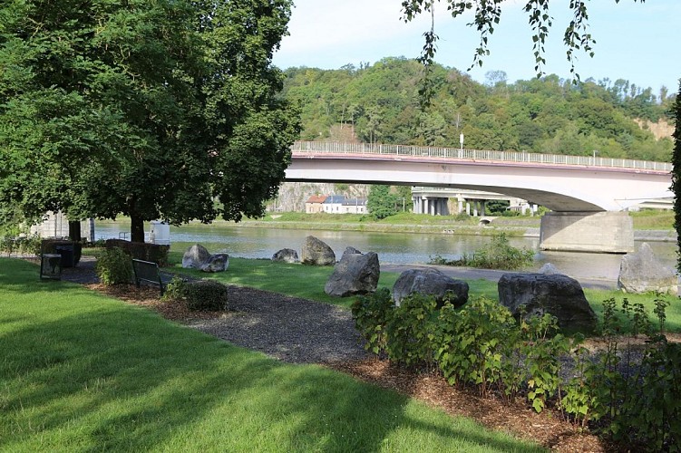 Balade à vélo sur la rive droite de la Meuse
