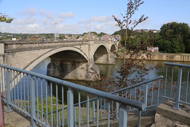 Balade à vélo sur la rive gauche de la Meuse