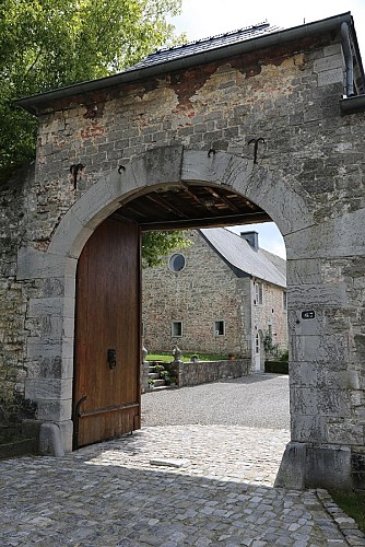 Le grand tour d’Andenne : Fermes, châteaux et églises romanes