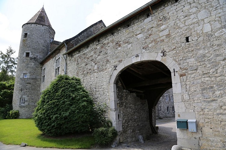 Le grand tour d’Andenne : Fermes, châteaux et églises romanes