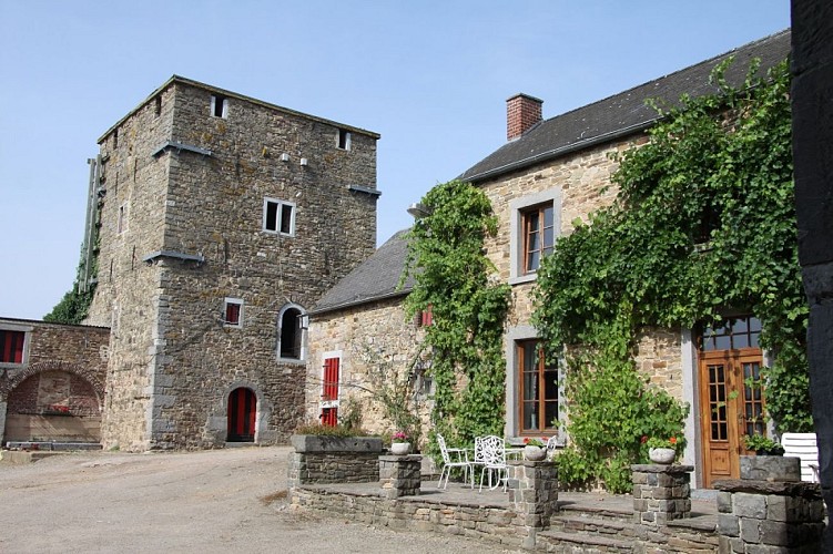 Le grand tour d’Andenne : Fermes, châteaux et églises romanes