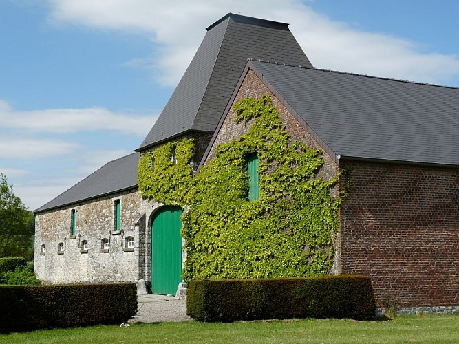 Le grand tour d’Andenne : Fermes, châteaux et églises romanes
