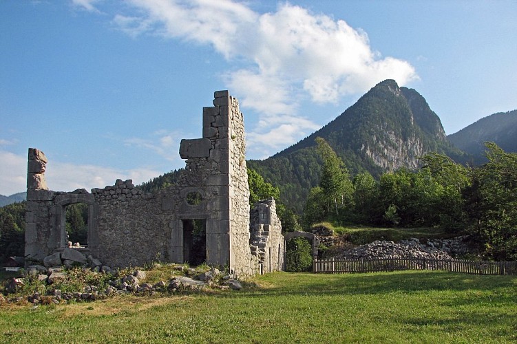 Ruines du château de Montbel - St Pierre d'Entremont